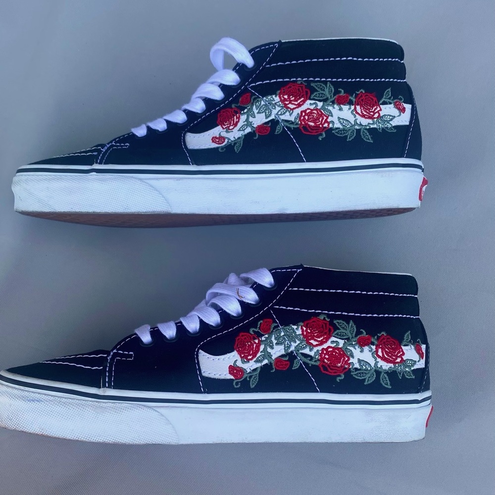 Black vans (like new) with red🌹pattern!